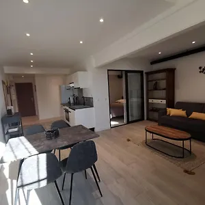  Apartment Vieux S